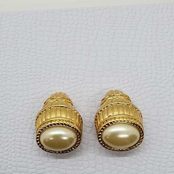 Kenneth Jay Lane Gold & Faux Pearl Clip On Earrings - Picture 15 of 16